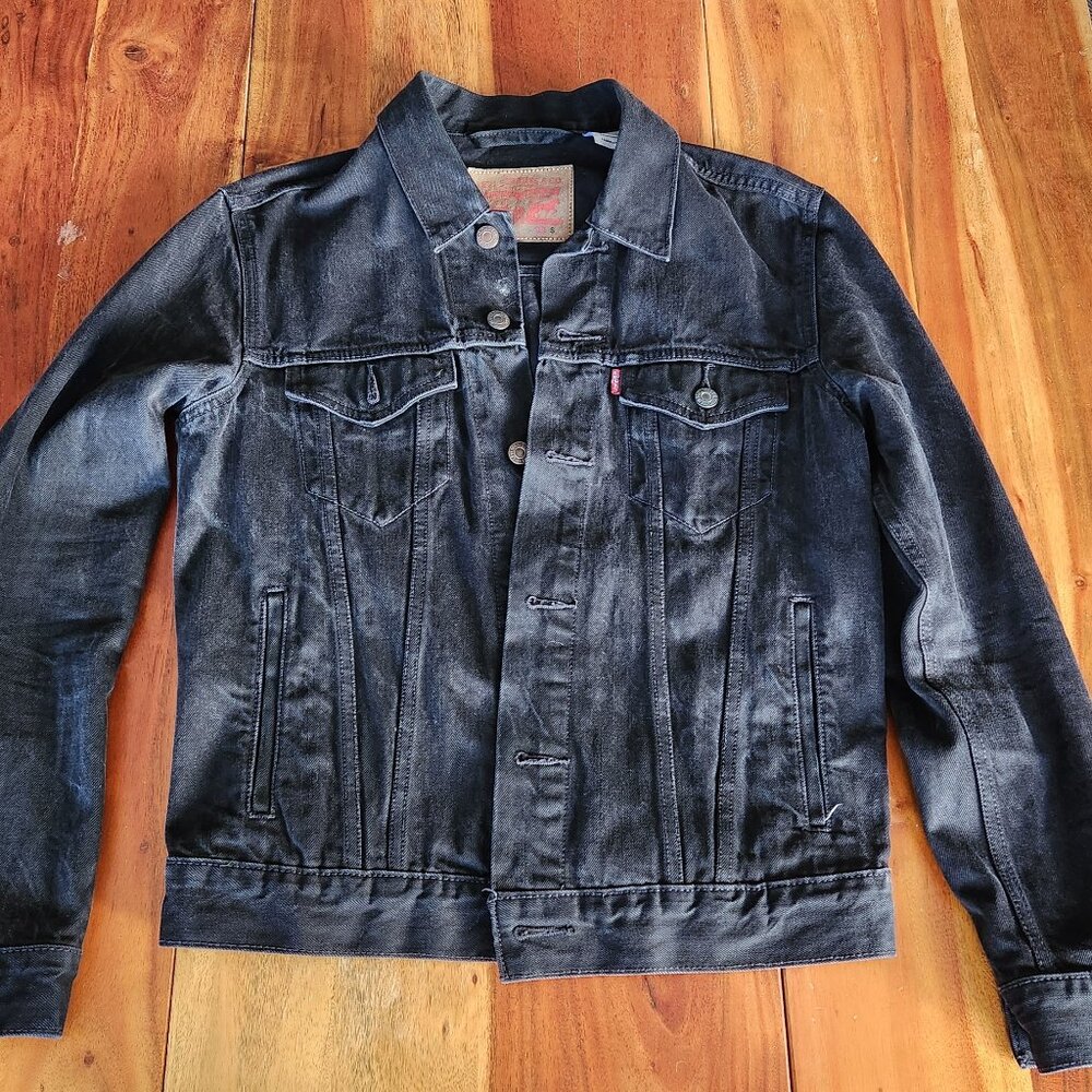 Vintage Levi's Trucker Denim Jacket in Faded Black - Men's Small